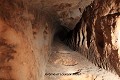 Les différents étages de la ville souterraine sont reliés à l’aide de cheminées de communication carrées et assez étroites, tout juste dimensionnées au gabarit d’un homme ; ville souterraine de Mazi (Cappadoce, Turquie). Cappadoce 
 Mazi 
 Turquie 
 ville souterraine 