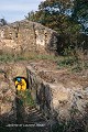 Tranchée d’accès localisée sous un bâtiment aujourd'hui disparu ; souterrain-refuge de la Gillaudière  (Vendée, France). France 
 Vendée 
 souterrain 
 souterrain aménagé 
 souterrain-refuge 