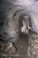 Couloir desservant les deux branches du souterrain-refuge du Quellay (Touraine, France). France 
 souterrain 
 souterrain aménagé 
 souterrain-refuge 