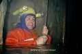 L’année précédente, lors de l’exploration de ce puits s’ouvrant dans les environs de Sainte-Maure, nous avions eu la mauvaise surprise, une fois arrivés à 14 m de profondeur, de découvrir que les galeries qui partaient de chaque côté étaient envahies d’eau. Equipés d’un éclairage étanche et protégés du froid par des combinaisons de plongée, nous sommes redescendus pour une exploration complète ; Touraine (France), juin 1986. Touraine 
 aqueduc 
 cavité 
 coulisses 
 exploration 
 puits 
 souterrain 