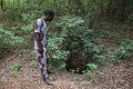 De nombreux puits d’accès s’ouvrent dans le sol de la forêt sur le site du musée d’Agongointo (Bohicon, environs d’Abomey, Bénin). Abomey 
 Afrique de l'Ouest 
 Agongointo 
 Bénin 
 Dahomey 
 Danhomé 
 cache 
 esclavagisme 
 guerre 
 souterrain 
 souterrain-refuge 