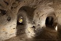 Carrefour avec une croix gravée dans la paroi à l’entrée du couloir conduisant à la salle terminale considérée comme une chapelle (Anjou, France). [1274N160 © Jérôme et Laurent Triolet/www.mondesouterrain.fr] Anjou 
 Moyen Age 
 chapelle 
 croix 
 fortification 
 monument 
 patrimoine 
 souterrain 
 souterrain-refuge 