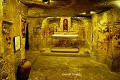 La crypte de Sainte-Agathe, au fond, maître-autel dédié à sainte Agathe et fresques du XVe siècle (Rabat, Malte). Rabat 
 Sainte Agathe 
 catacombes 
 crypte 
 malte 
 souterrain 