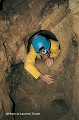 Franchissement d'un goulot ; souterrain annulaire du Pin (Poitou, France). France 
 Poitou 
 goulot 
 souterrain annulaire 