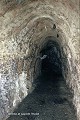 Tunnel de communication resté à peu près dans son état d'origine, les chauves-souris ont pris possession des lieux (Tunnels de Cu-Chi, au nord de Saigon). Cu-Chi 
 Vietnam 
 chauves-souris 
 chiroptère 
 souterrain 
 tunnel du guerre 