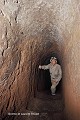 Descente vers le troisième niveau  (grand souterrain-refuge villageois  de Vinh Moc localisé en bordure de la Mer de Chine méridionale, Vietnam). Vietnam 
 souterrain 
 souterrain-refuge 
 tunnel du guerre
Vinh Moc 