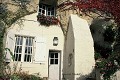Dans cette maison, l'escalier extérieur permet d'accéder à la chambre située à l'étage (Touraine, France). Touraine 
 Val de Loire 
 habitat 
 troglodyte 
 troglodytique 