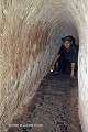 Tunnel de communication légèrement agrandi pour les visites (Tunnels de Cu-Chi, au nord de Saigon). Cu-Chi 
 Vietnam 
 Viêt-cong 
 souterrain 
 tunnel du guerre 